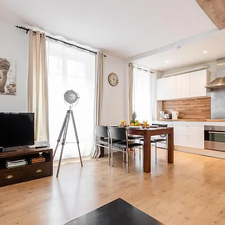 Apartment Eiffel Tower & Champ De Mars - Cityapartmentstay *