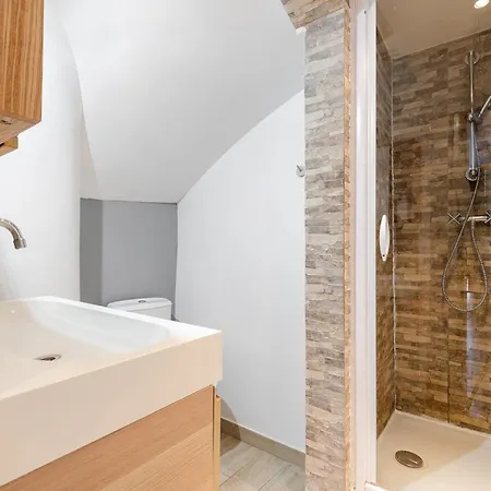 Eiffel Tower & Champ De Mars - Cityapartmentstay * Paris