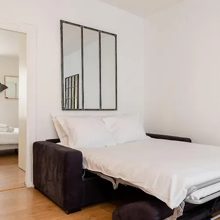 Eiffel Tower & Champ De Mars - Cityapartmentstay