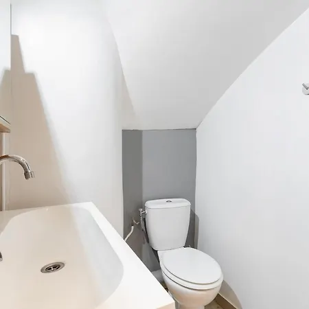 Eiffel Tower & Champ De Mars - Cityapartmentstay Paris