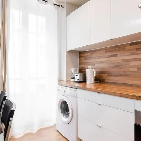 Apartment Eiffel Tower & Champ De Mars - Cityapartmentstay Paris