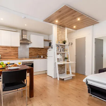 Eiffel Tower & Champ De Mars - Cityapartmentstay *