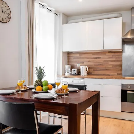 Apartment Eiffel Tower & Champ De Mars - Cityapartmentstay Paris